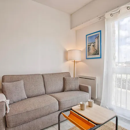 Lejlighed A 50 M De La *