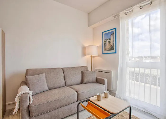 アパート A 50 M De La *