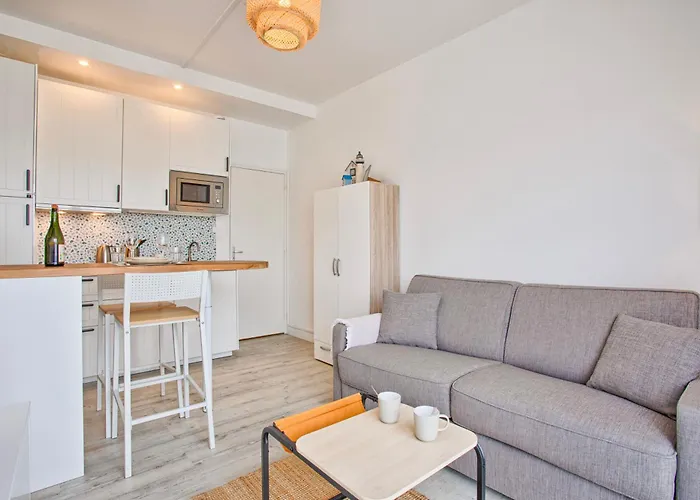 A 50 M De La アパート